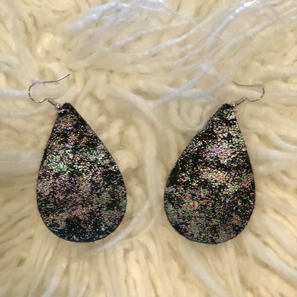 Handmade Teardrop leather earrings! - Picture 2 of 2
